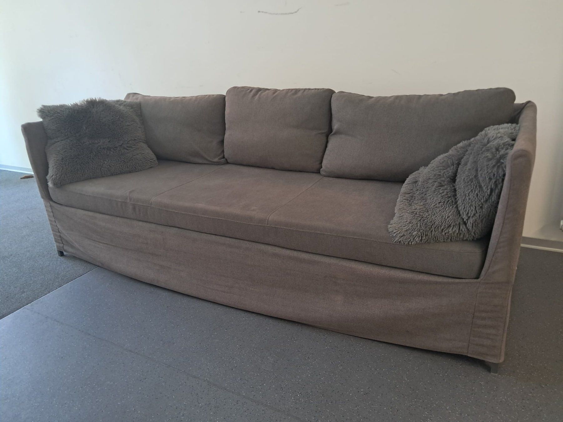 Ikea Sofas: Sofa, Couch 3-Sitzer Anthrazit – Neu (gemäss Beschreibung) aus Zürich von Lia107 2