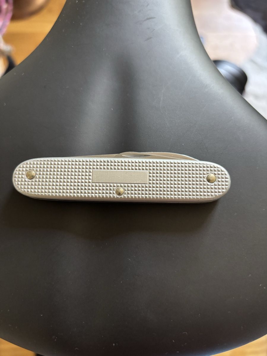 Couteaux de poche: Schweizer Sackmesser – D'occasion à Niederuzwil par sla_b5ng 1
