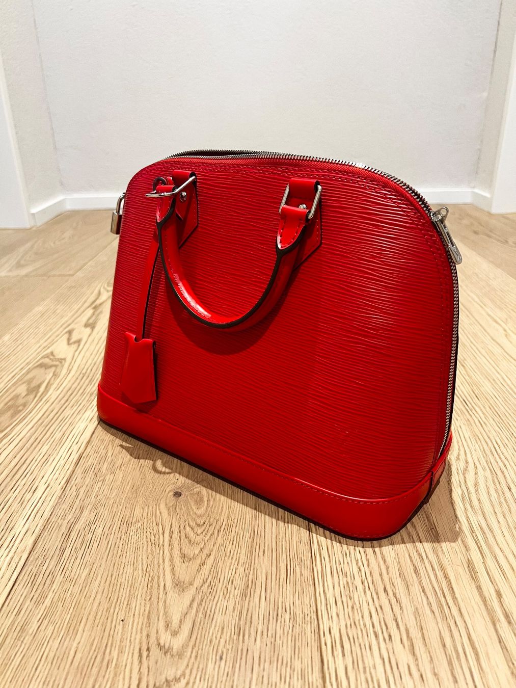 Louis Vuitton Taschen für Damen: Louis Vuitton Alma – Gebraucht aus Rapperswil SG von Saemi49 1