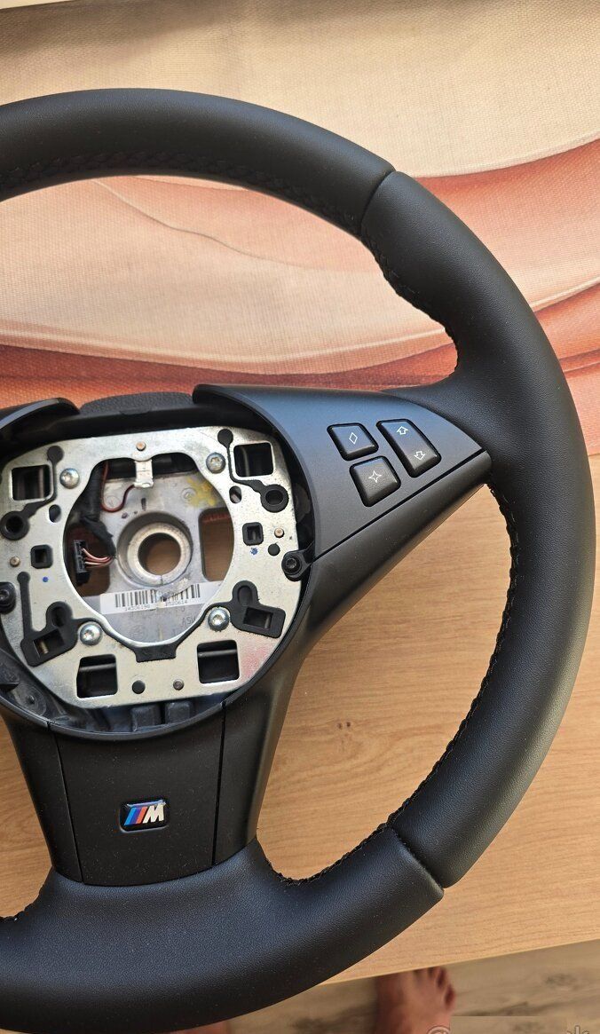 BMW Tutti pezzi di ricambio auto: Neues Leder lenkrad BMW E60 E61 E60M E61M E63 E63M M5 BMW M6 – Nuovo (secondo la descrizione) da Auw venduto da Neo_z2rq 3