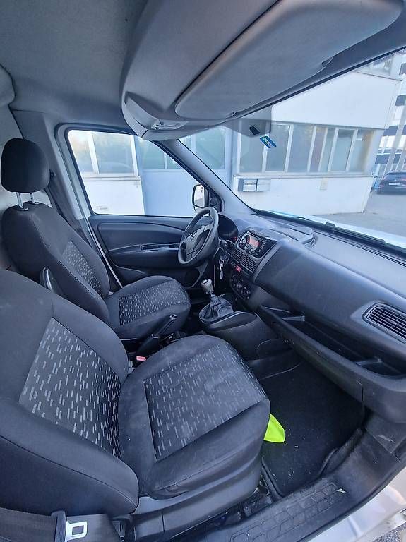 Veicoli commerciali: Opel Combo 1.4 – Usato da Prez-vers-Noréaz venduto da TonyCardoso 4
