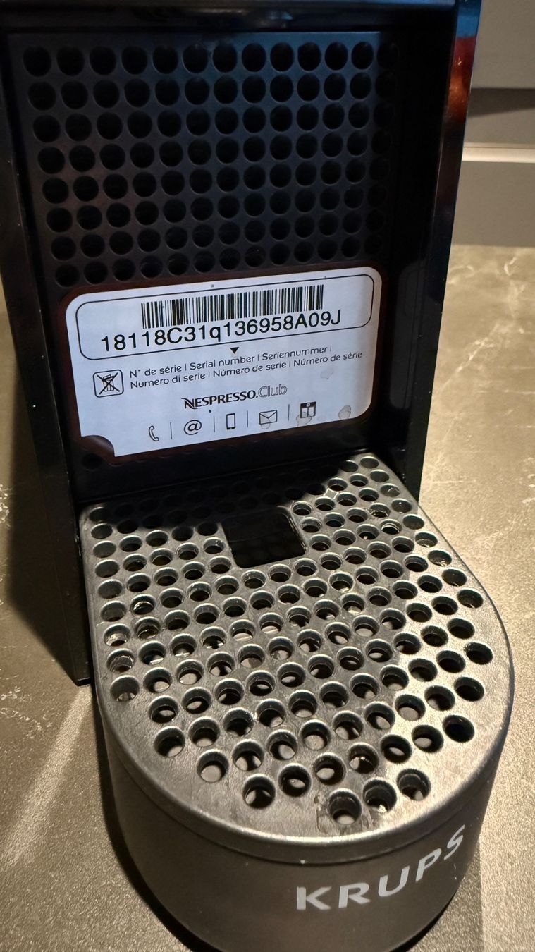 Nespresso Macchine per caffè & Macchine per espresso: Nespresso Kapselmaschine Essenza Mini – Usato da Rebstein venduto da juz_7vw2 1