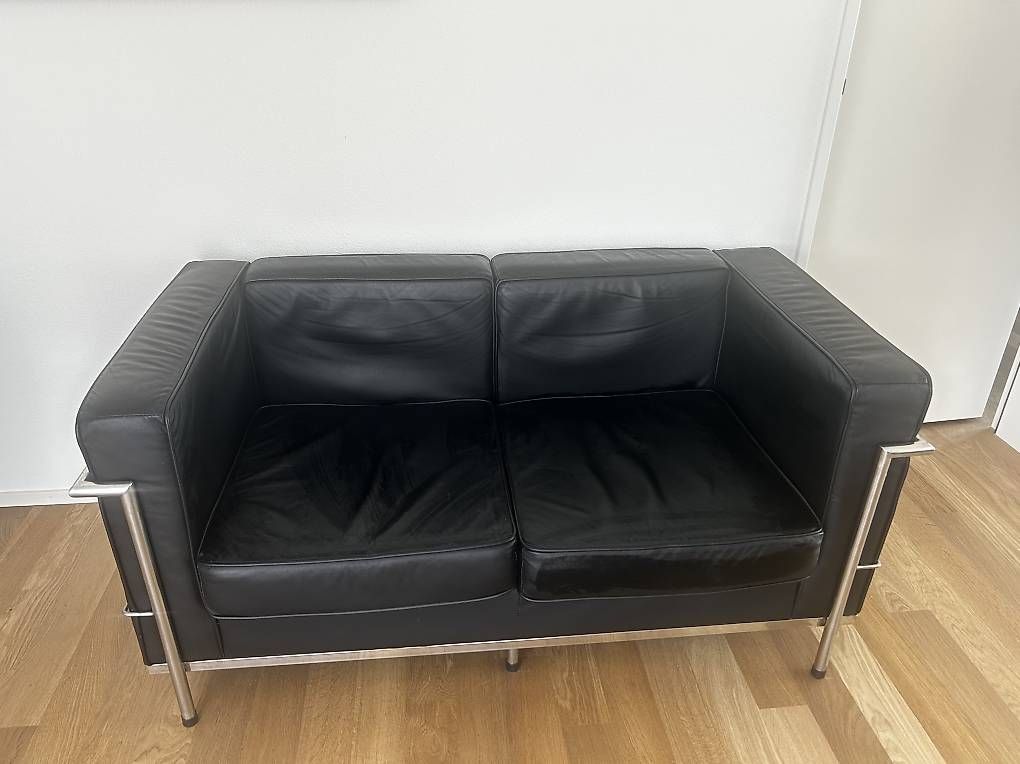 Poltrone: LC2 Corbusier Replika – Usato da Kloten venduto da Jones14 1