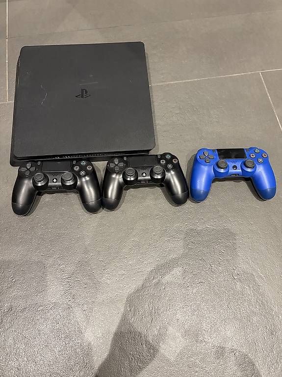 Consoles: PS4 con 3 controller  – D'occasion à Cadro par Argosound