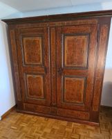 Antiker Bauernschrank dezent bemalt 182 cm x 180 cm