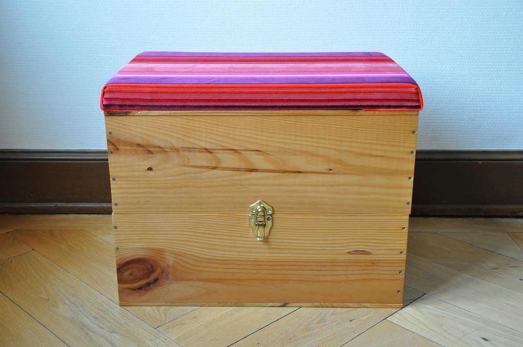 Truhen: Exklusive Sitztruhe/Sitzhocker/Möbel aus Weinkisten Mod. 08 – Neu (gemäss Beschreibung) aus Zürich von kisten-karl 4