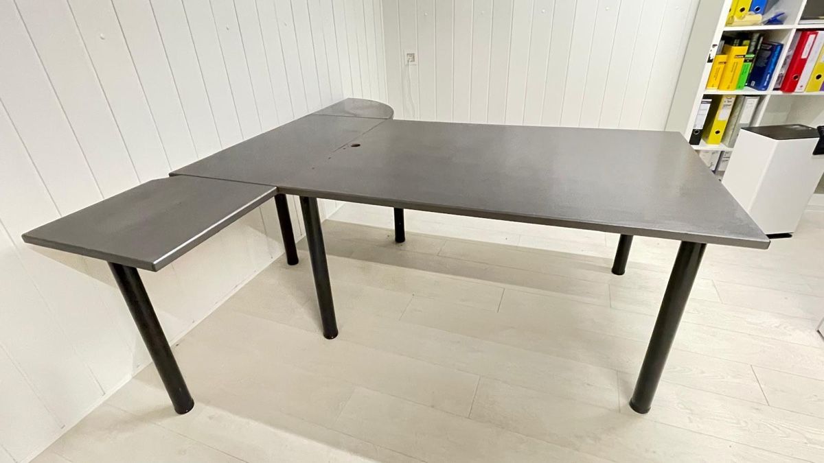 Schreibtische: Tisch – Gebraucht aus Weggis von dominiquejoerin 2