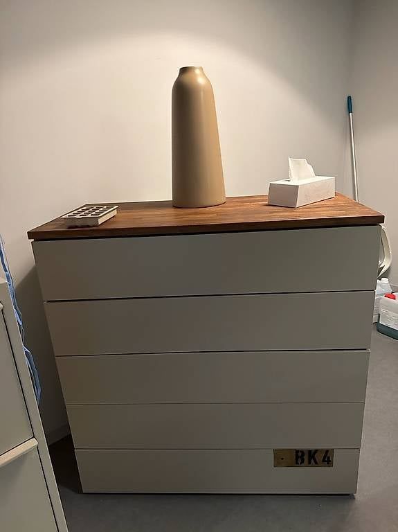 Kommoden: Moderne Kommode mit Holzplatte  100 x 100 cm – Gebraucht aus Bülach von EgiKrasniqi