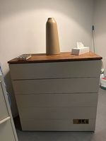 Moderne Kommode mit Holzplatte  100 x 100 cm
