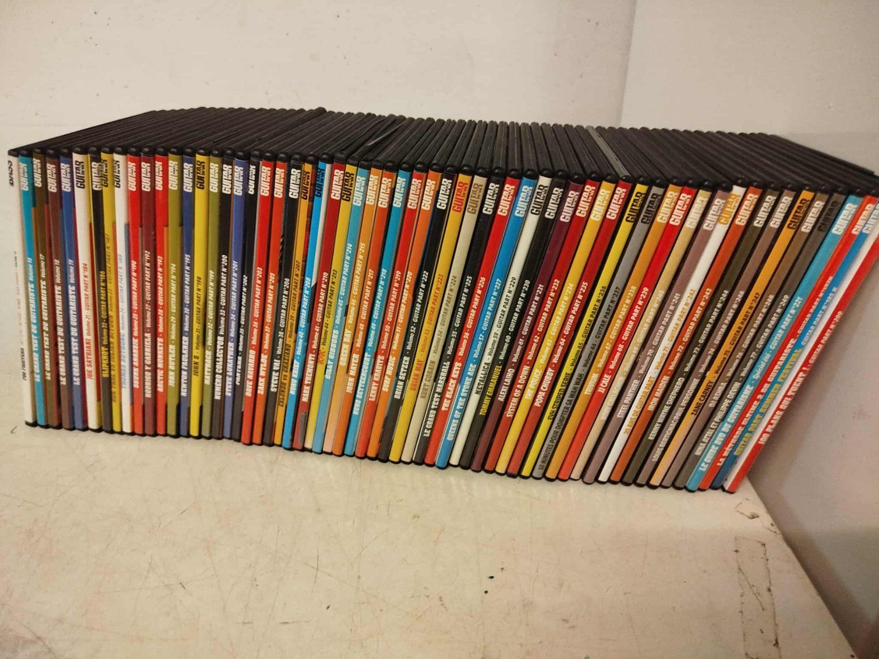 Tutti i DVDs: Dvd  pour apprendre la guitare – Usato da La Chaux-de-Fonds venduto da Emmaus2300CDF