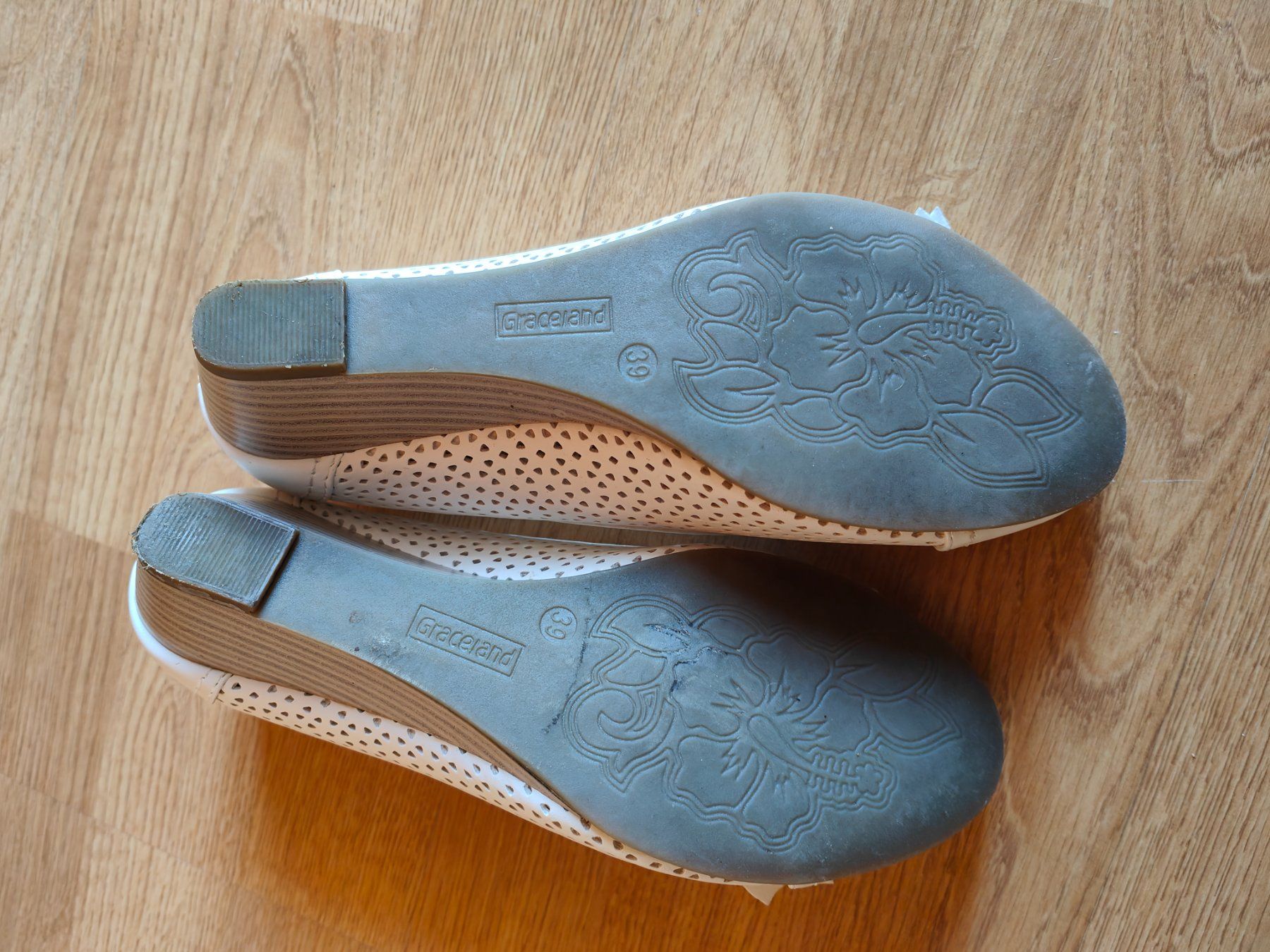 Graceland Scarpe da donna: Graceland Schuh / Pumps weiss - Gr. 39 – Usato da Schöftland venduto da sil_bn9x 3