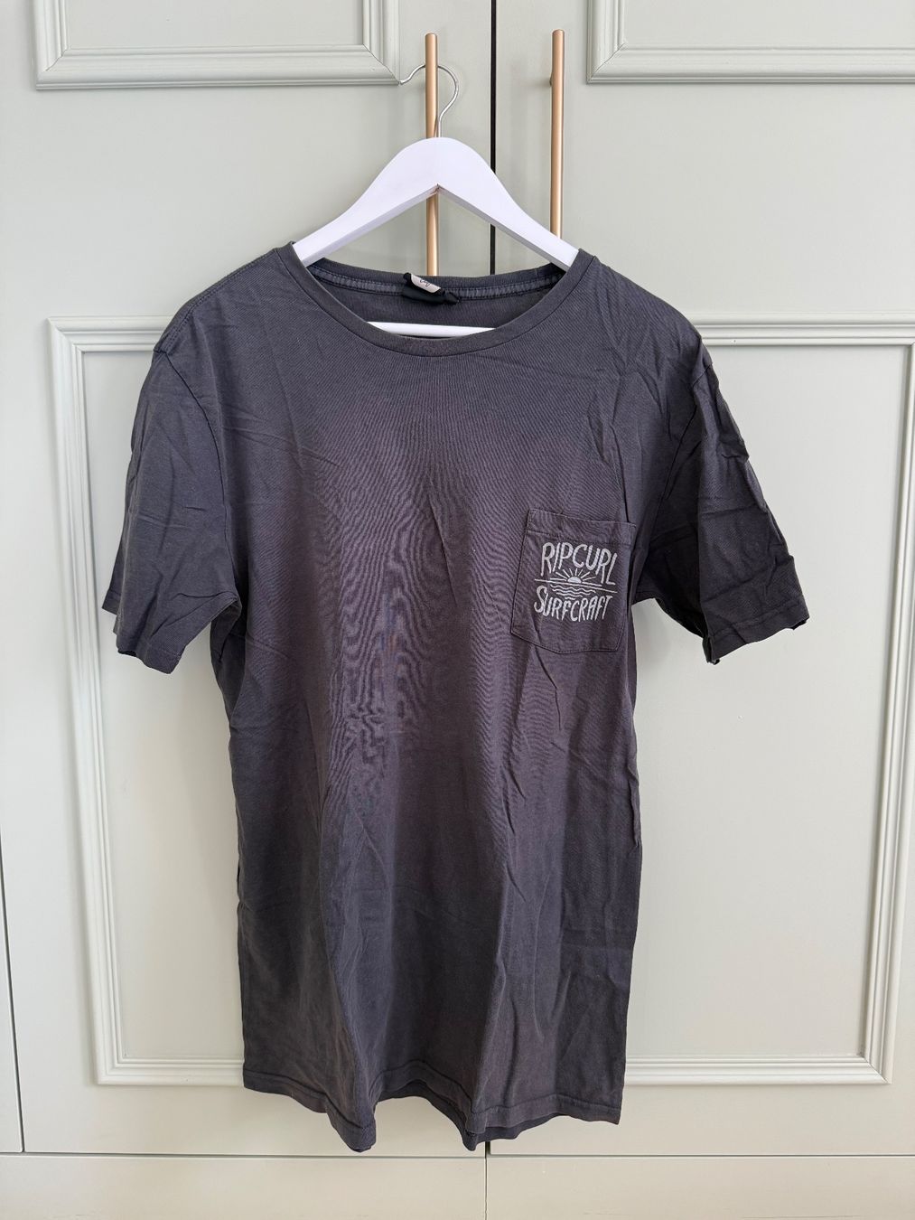 Rip Curl T-Shirts: Tshirt Ripcurl mit Backprint und Brusttasche, regular fit L – Gebraucht aus Uettligen von Leoniexx