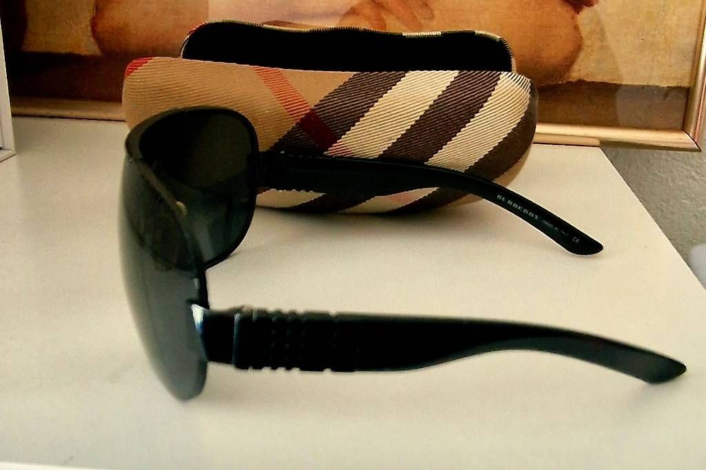 Occhiali & Lenti: Burberry Sonnenbrille – Usato da Bassersdorf venduto da Nellin 1