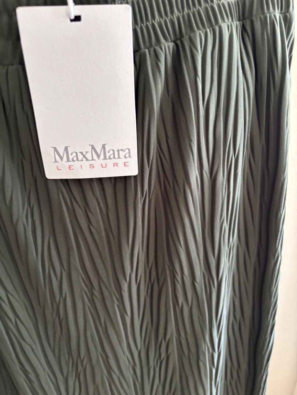 Max Mara Gonne: Max Mara Rock,cool, Grösse L= 40-42, Np:240.- – Nuovo (secondo la descrizione) da St.Gallen venduto da shiwi12 2