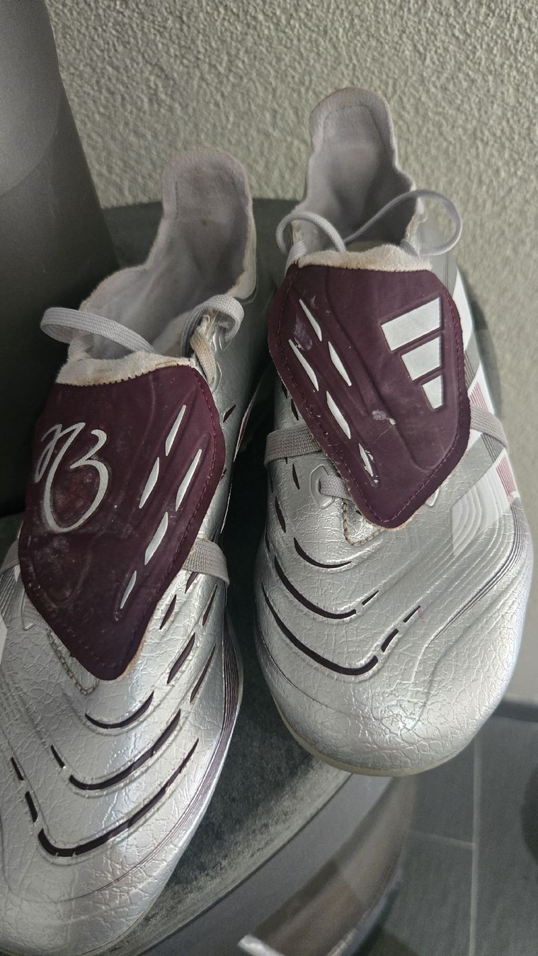Adidas Scarpe da uomo: Crampons Adidas Predator Jude Bellingham 41.5 – Usato da Valeyres-sous-Rances venduto da Untitled 1