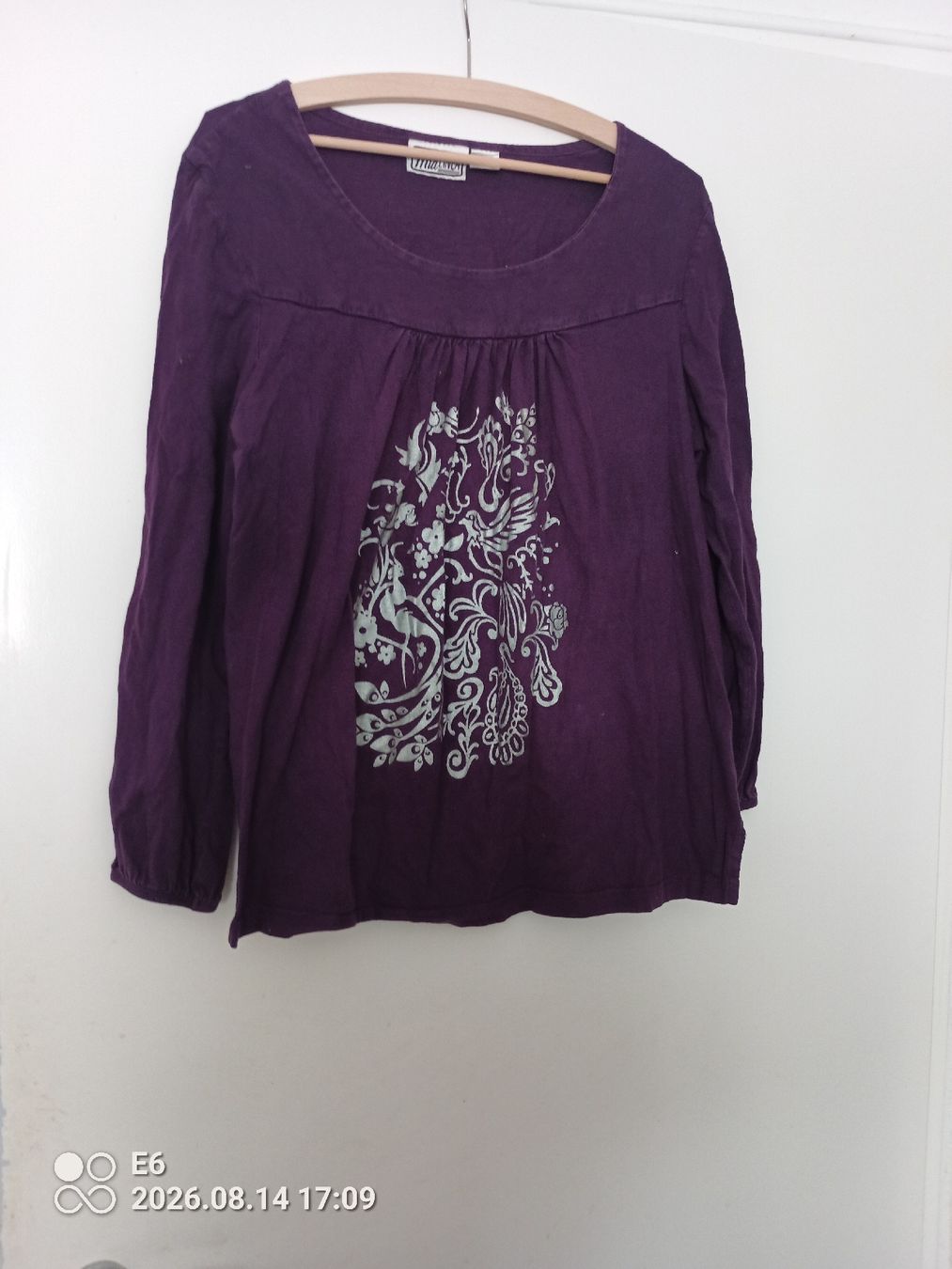 Pullover & Sweatshirts: Violettes Langarmshirt – Gebraucht aus Zürich von Mitzi6