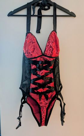 Body Bordo mit Pailletten Gr. S/M Neu!