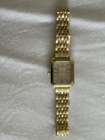 Goldene Modeschmuck Uhr passt nicht an dünnes Handgelenk