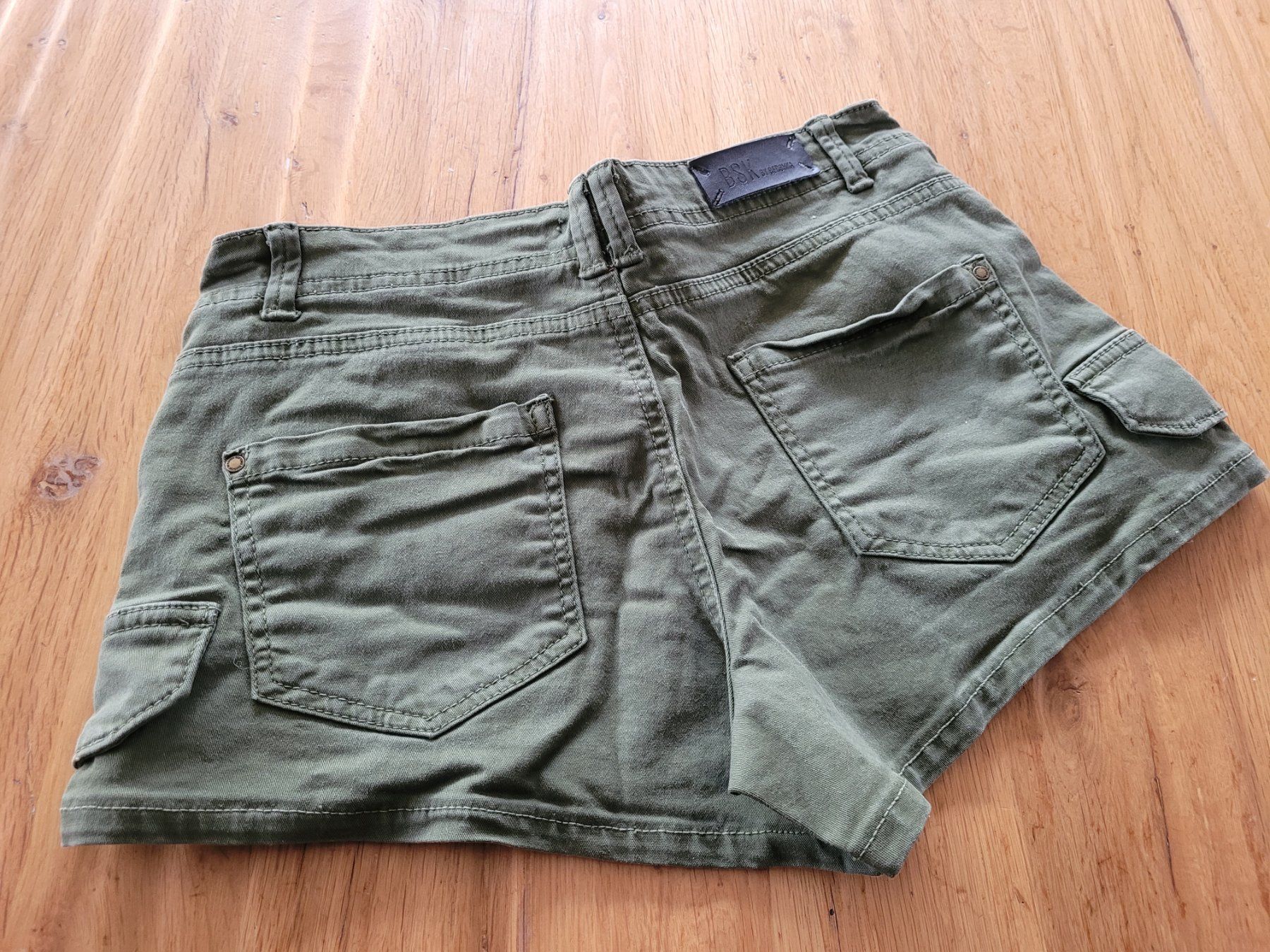 Bershka Pantaloni: 34 - Grösse, Shorts von BERSHKA – Usato da Nottwil venduto da echtMOMO 5