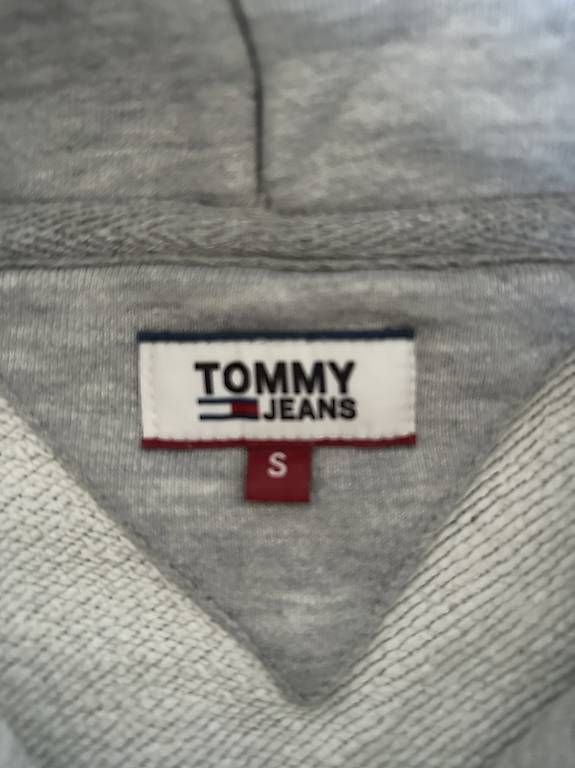 Maglioni & Felpe: Tommy Jeans Hoodie – Usato da Reiden venduto da sarinaaaaa23 2