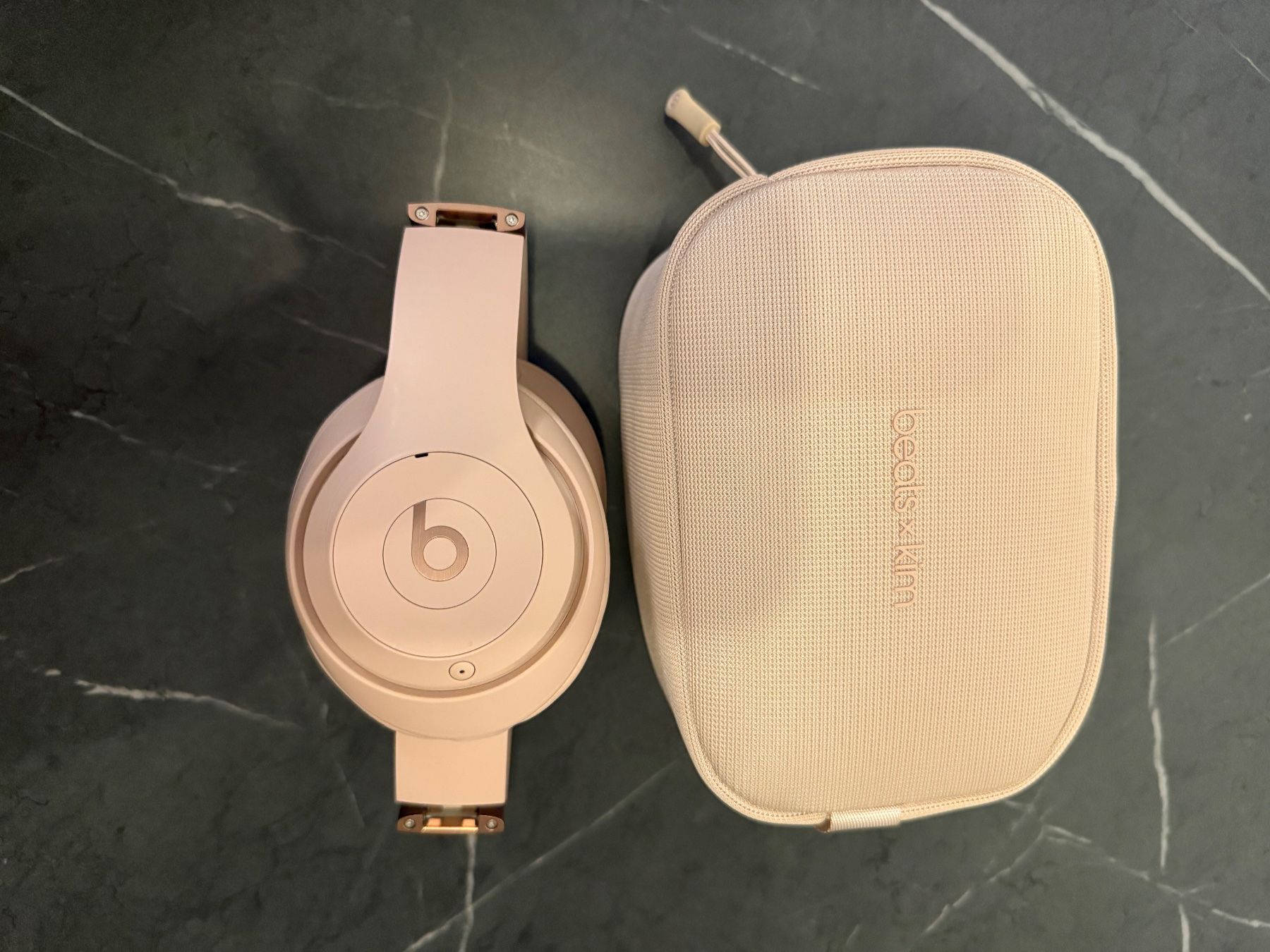Beats Cuffie: Beats Studio3 Kopfhörer Kim Kardashian hellrosa – Usato da Erlen venduto da med_yf6g