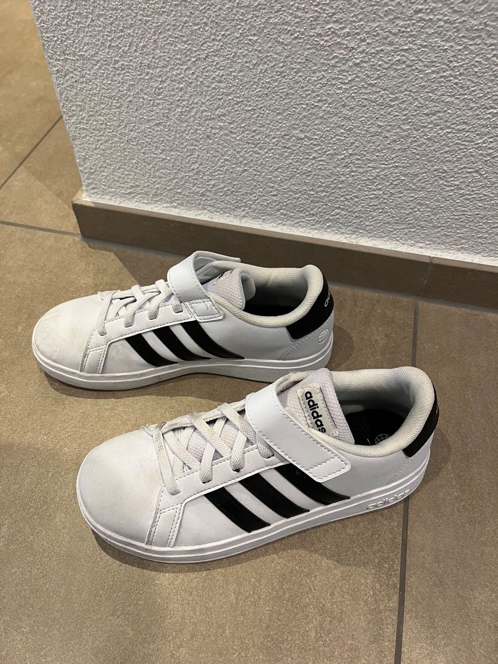 Adidas Schuhe für Jungen: ***ADIDAS*** Sneaker Gr. 34! – Gebraucht aus Volketswil von Kephren 1