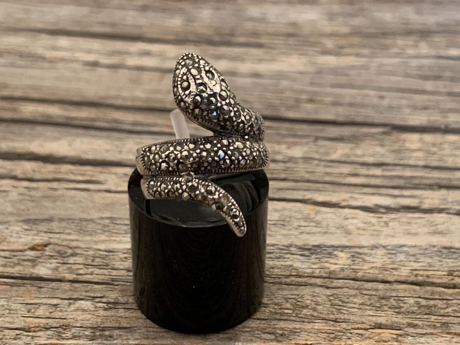 Anelli: Ring Schlange Sterling Silver mit Markasiten Gr 53,5 - mega! – Usato da Bern venduto da Jiffy