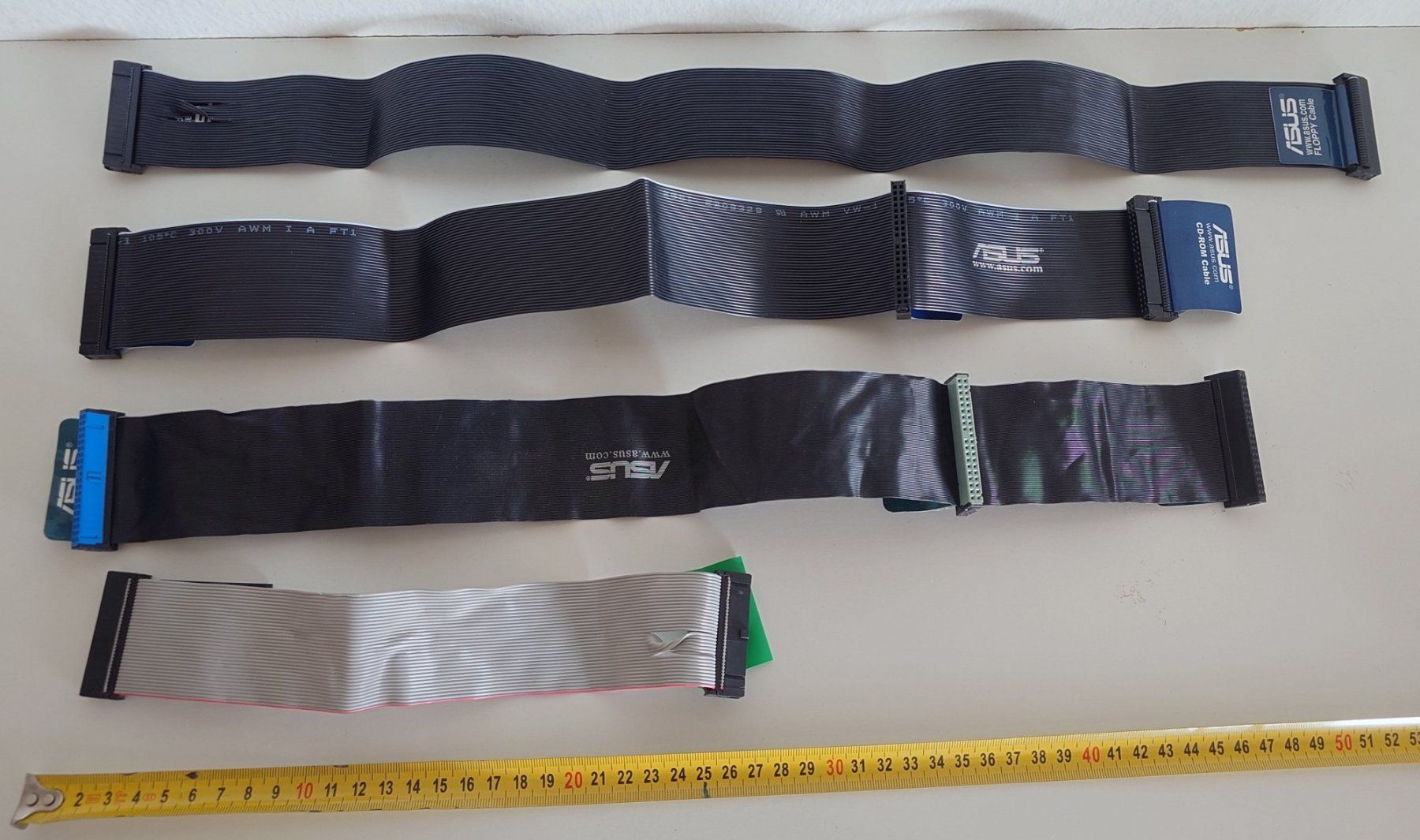 Kabel: Lot mit 4 E-IDE / IDE-Flachbandkabel / Floppy-Kabel /  B – Gebraucht aus Ostermundigen von Chrisascht