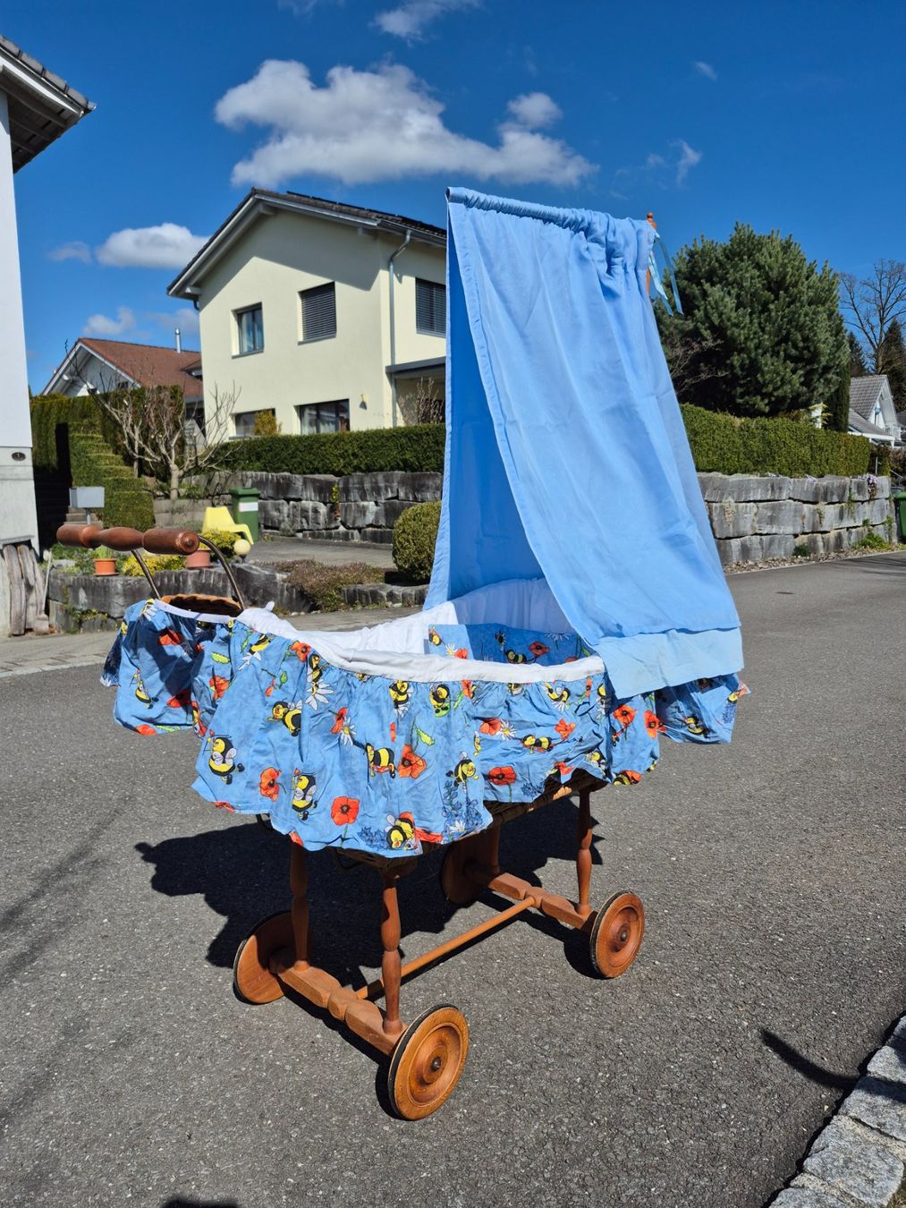 Berceaux: Nostalgischer Stubenwagen – D'occasion à Ballwil par Natefs