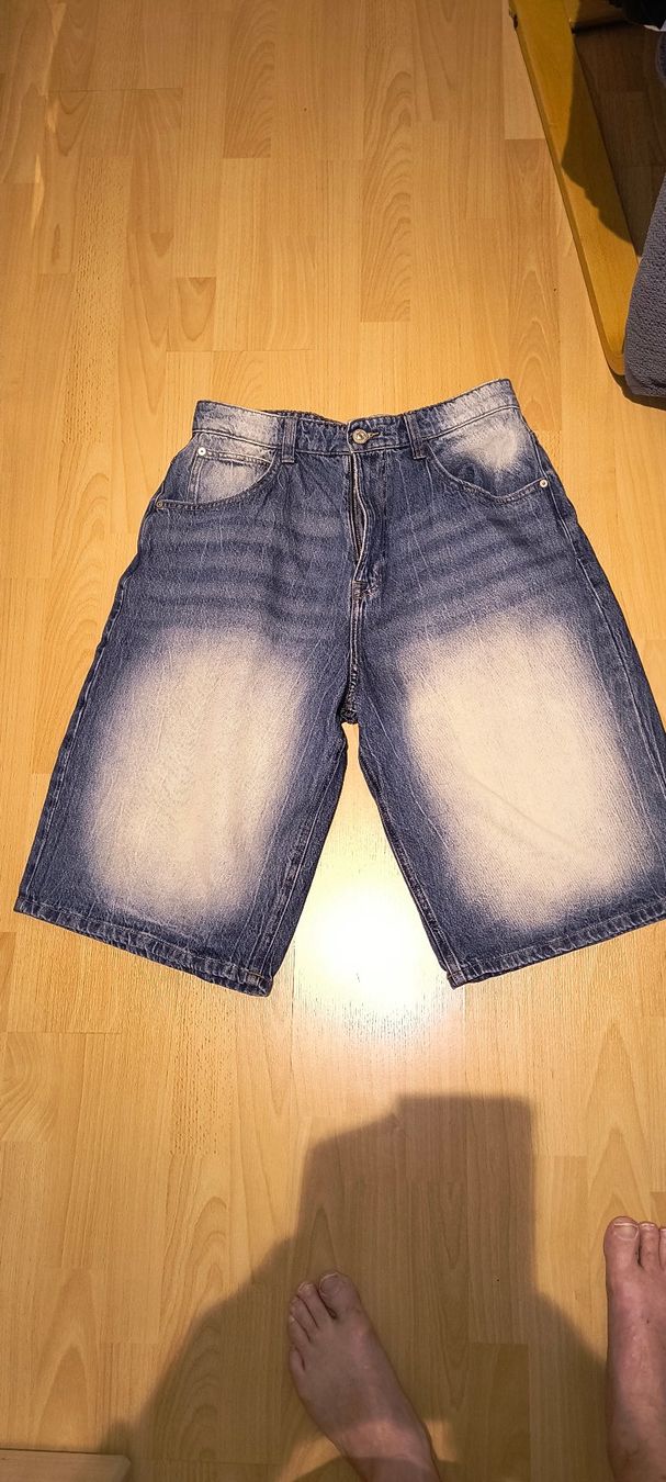 Pantaloni: Baggy Shorts – Nuovo (secondo la descrizione) da Wiedlisbach venduto da Leaf99