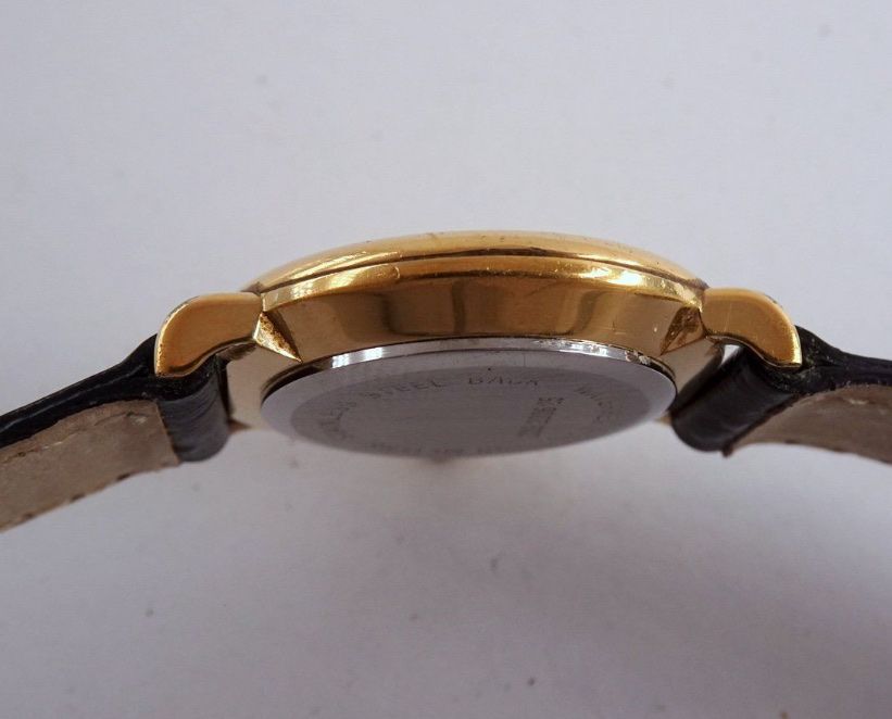 Certina Orologi: Certina Goldfarben, elegantes Design – Usato da Untersiggenthal venduto da TimeandShine 5