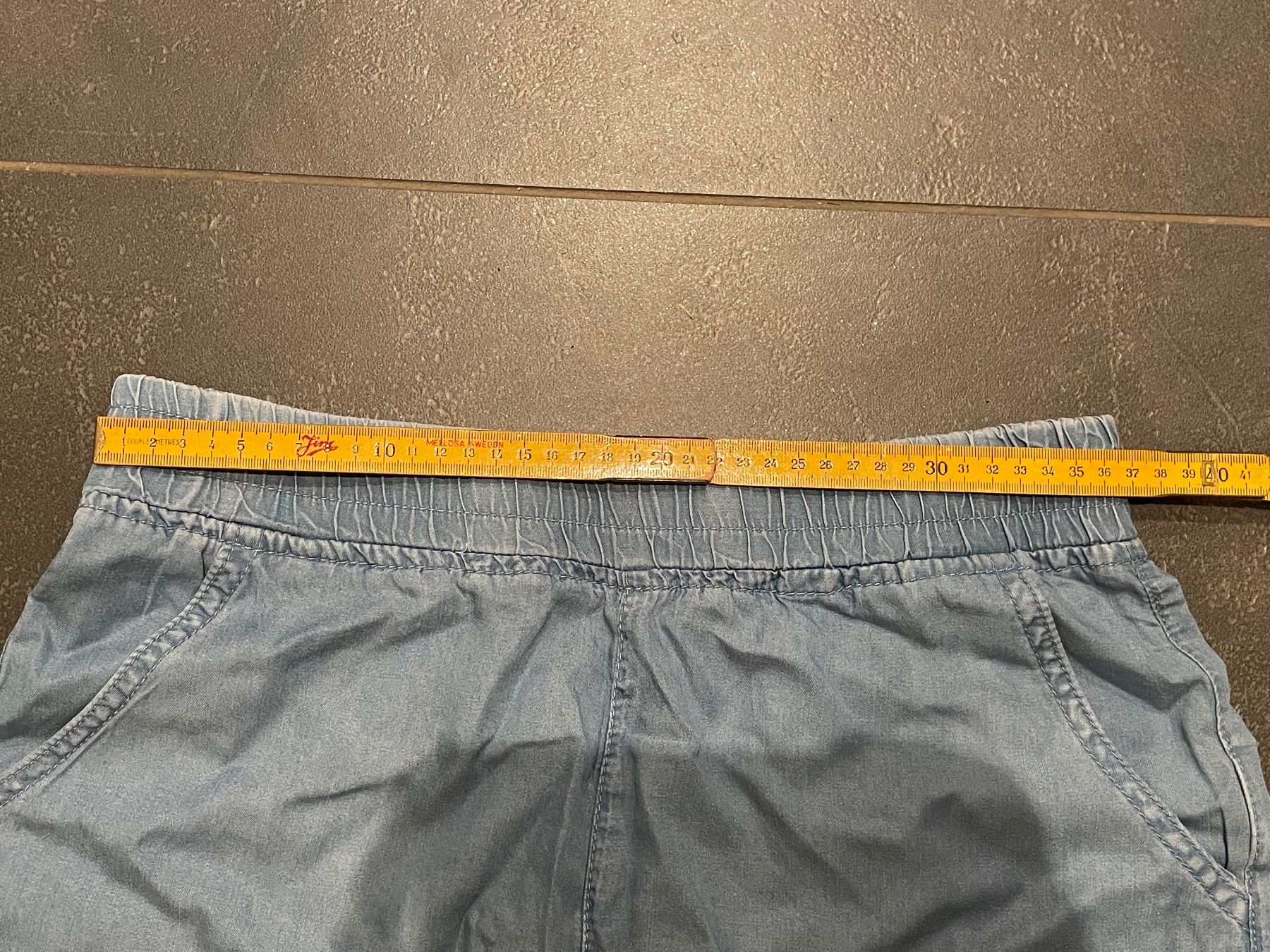 Pantaloni: Shorts Denim Look, leichter Stoff, Grösse S – Usato da Niederweningen venduto da sho_mb8y 1