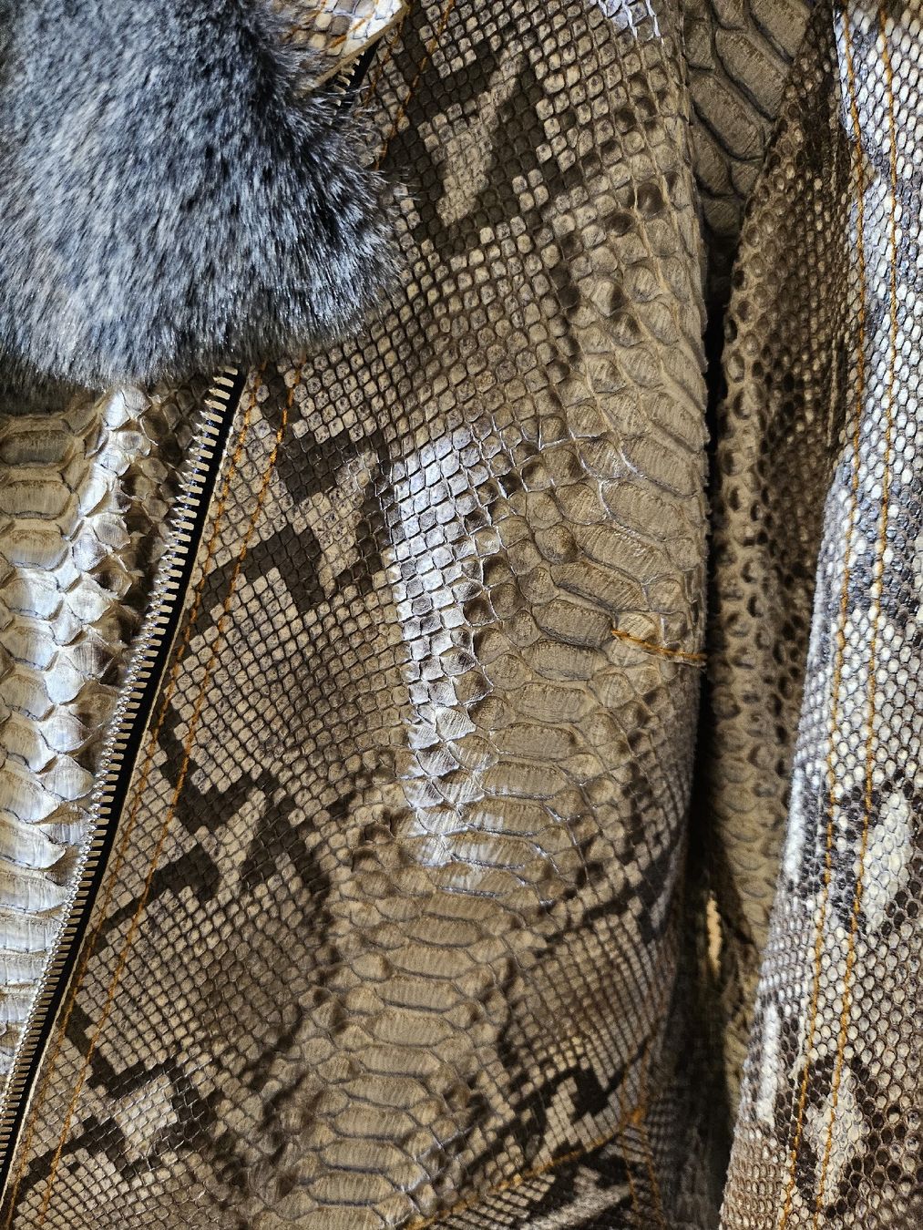 Jacken: Veste femme, cuir python et furure chinchila. M – Neu (gemäss Beschreibung) aus Rotkreuz von SiSi-13 2