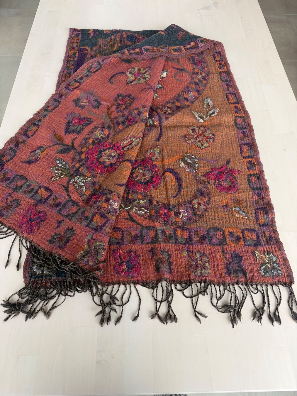 Foulards, Tücher & Schals: Warmer Winter Schal mit Fransen, Blumenmuster – Neu (gemäss Beschreibung) aus Glattpark(Opfikon) von infinite_bags101 1