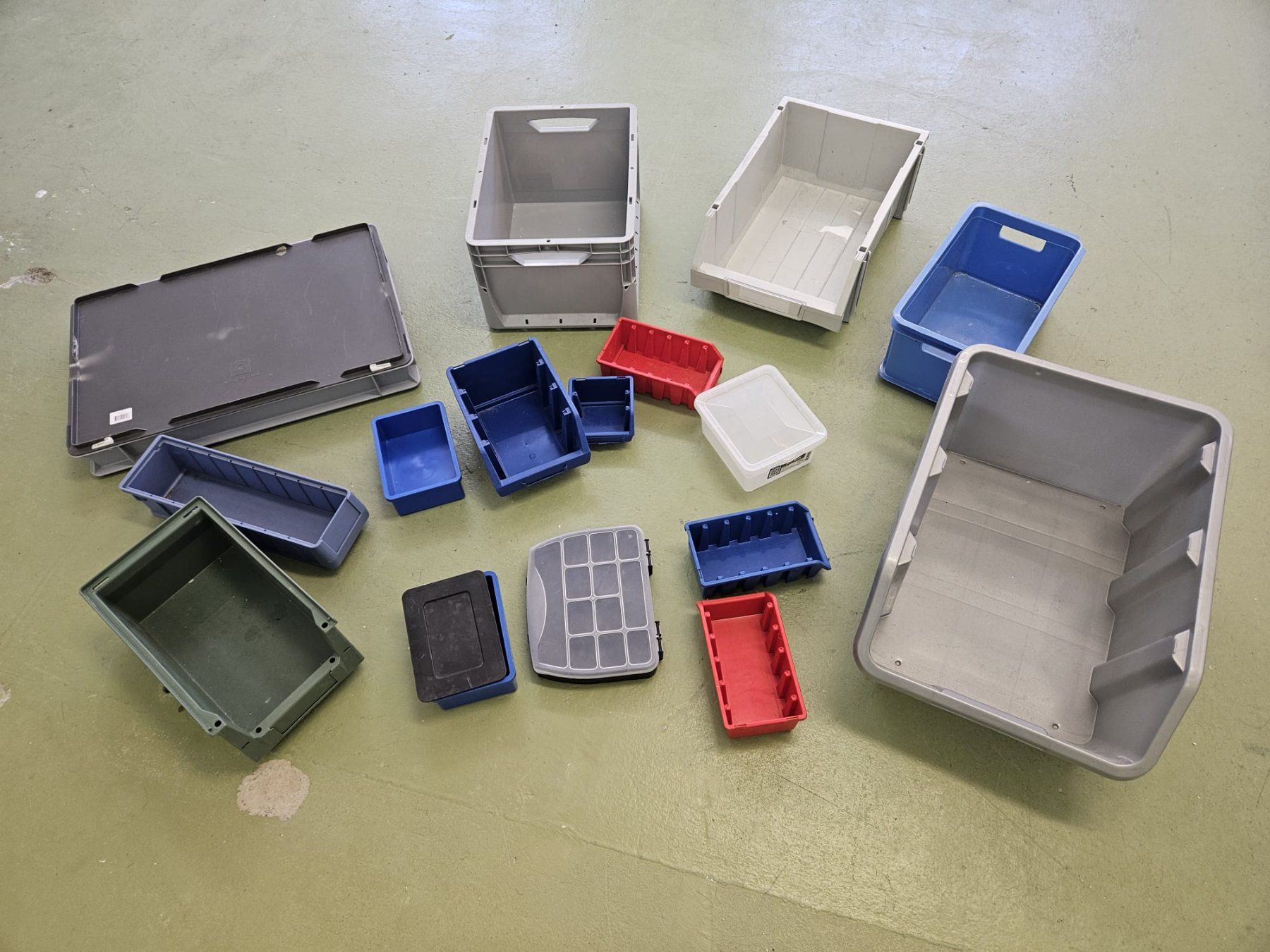 Contenitori & Simili: Boxen Konvolut gemischt – Usato da Winterthur venduto da Moineau_Mechanics