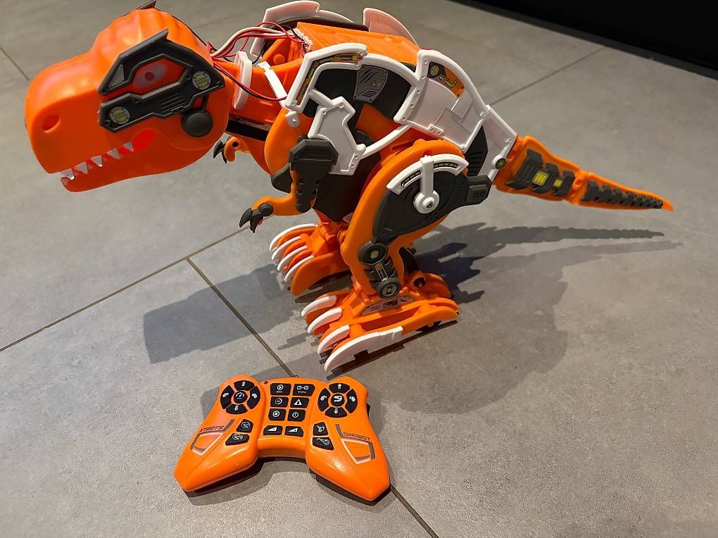 Giocattoli: Dinosaure télécommandé – Usato da Semsales venduto da lor_2lvn 1