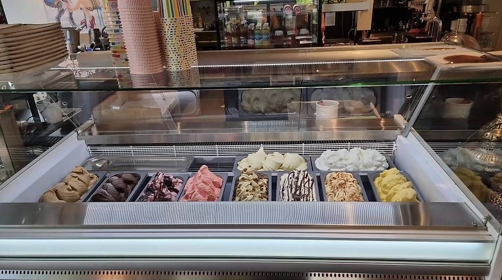 Vitrinen: Glacé Vitrine – Gebraucht aus Regensberg von Sabaku 1
