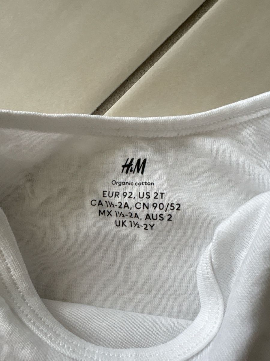 H&M Kleiderpakete & -sets: 2 Kurzarmbodys H&M Grösse 92 – Gebraucht aus Wettingen von Stephanie_93 1