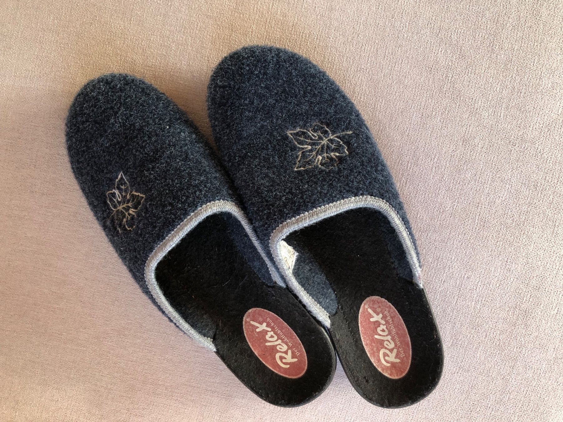 Scarpe da donna: Hausschuhe blau Gr. 41 – Usato da Zäziwil venduto da lolek01