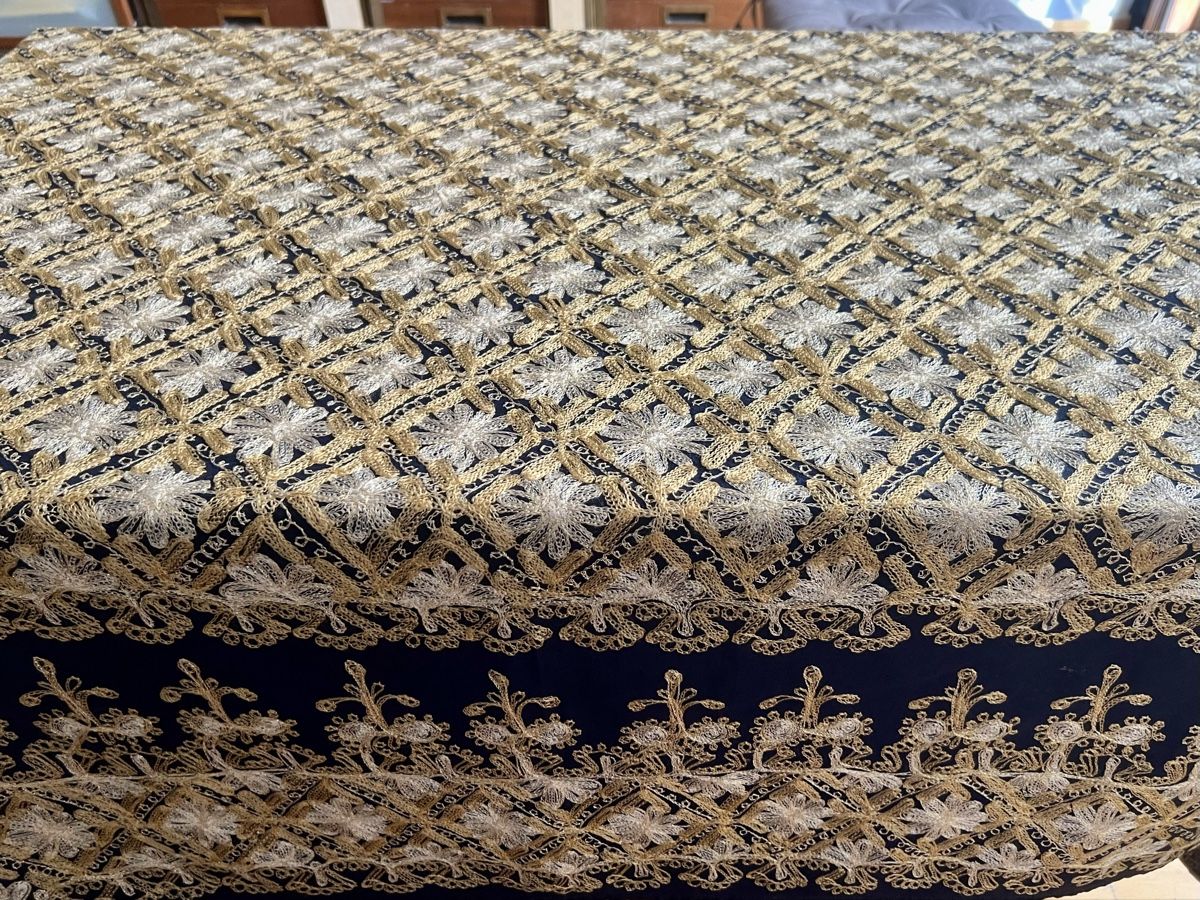 Sonstige Tischwäsche: Superbe Nappe Indienne Brodée Or Argent Style Oriental Boho  – Neu (gemäss Beschreibung) aus Genève von DELIRBEADS 1