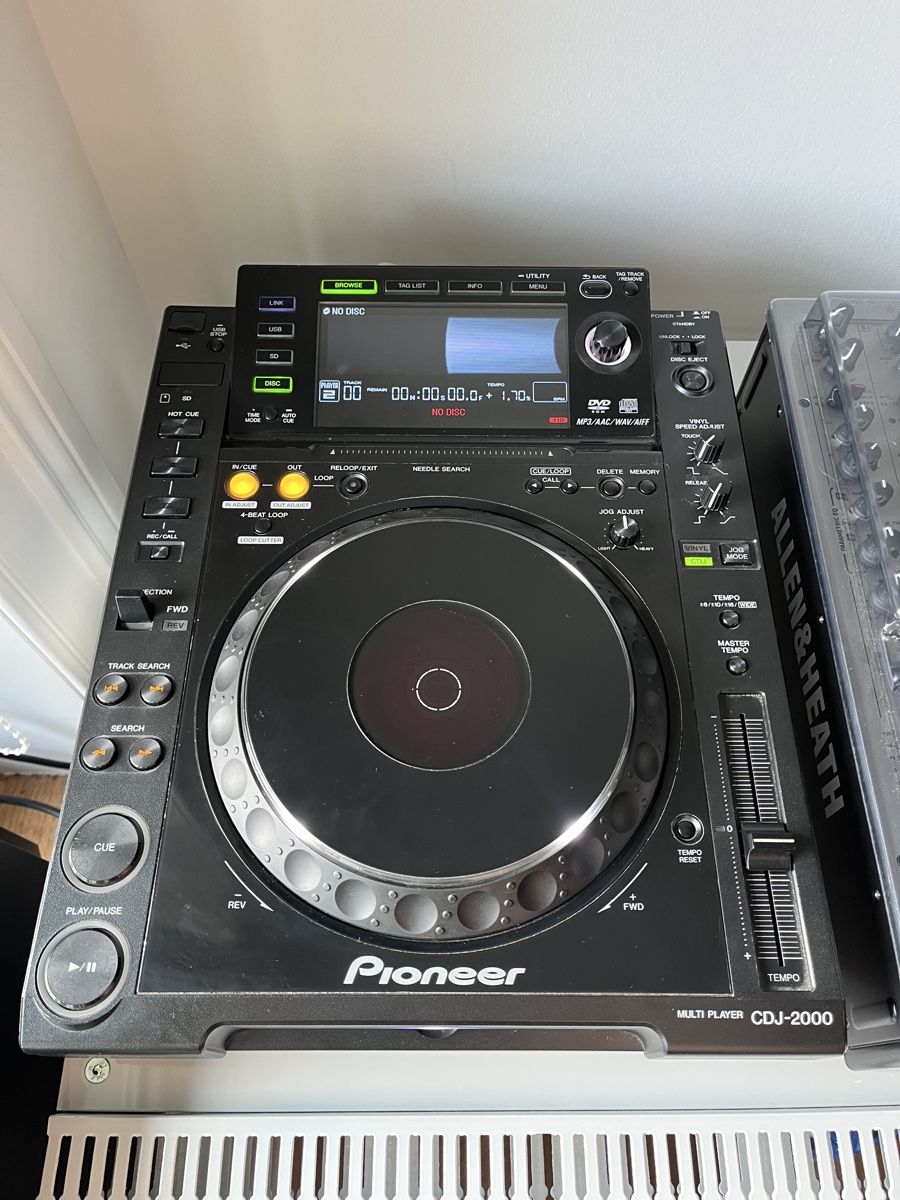 Pioneer Console di mixaggio: 2x Pioneer CDJ-2000 mit Decksaver – Usato da Zürich venduto da bretxo 1