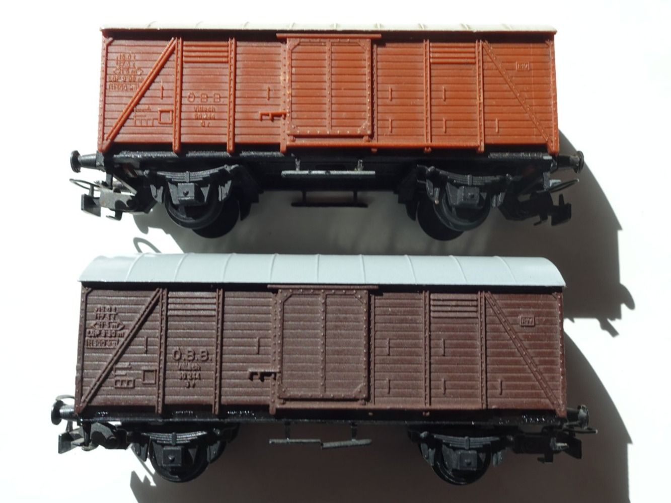 Kleinbahn Modelleisenbahnen: KLEINBAHN 2x No. 300 ÖBB gedeckter Güterwagen – Gebraucht aus Wallbach von Sarrows
