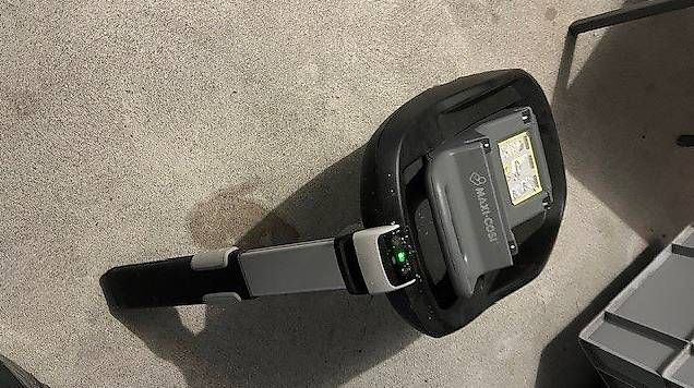 Maxi-Cosi Seggiolini per auto: Maxi Cosi mit Isofix Station – Usato da Aarberg venduto da jud_xq7y 1