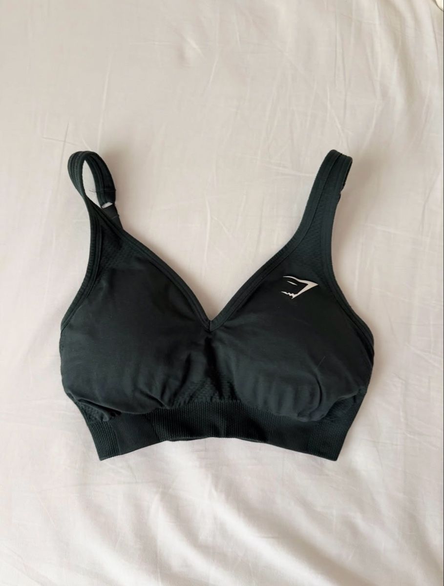 Gymshark Tops: Brassière Gymshark verte – Gebraucht aus Concise von Lae99