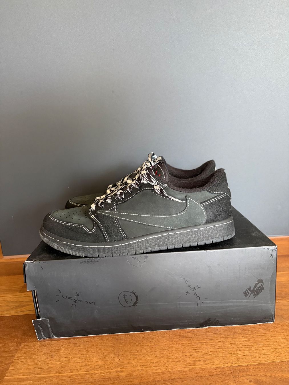 Scott Chaussures hommes: AIR Jordan 1 - Travis Scott black phantom 42.5 – D'occasion à Schmerikon par triathlon2010