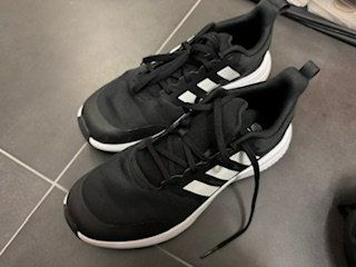 Adidas Scarpe da donna: ADIDAS cloudfoam schwarz 39 1/3 – Nuovo (secondo la descrizione) da Gommiswald venduto da Anika6 1