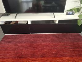 Top TV-Möbel mit viel Stauraum, weiss/schwarz