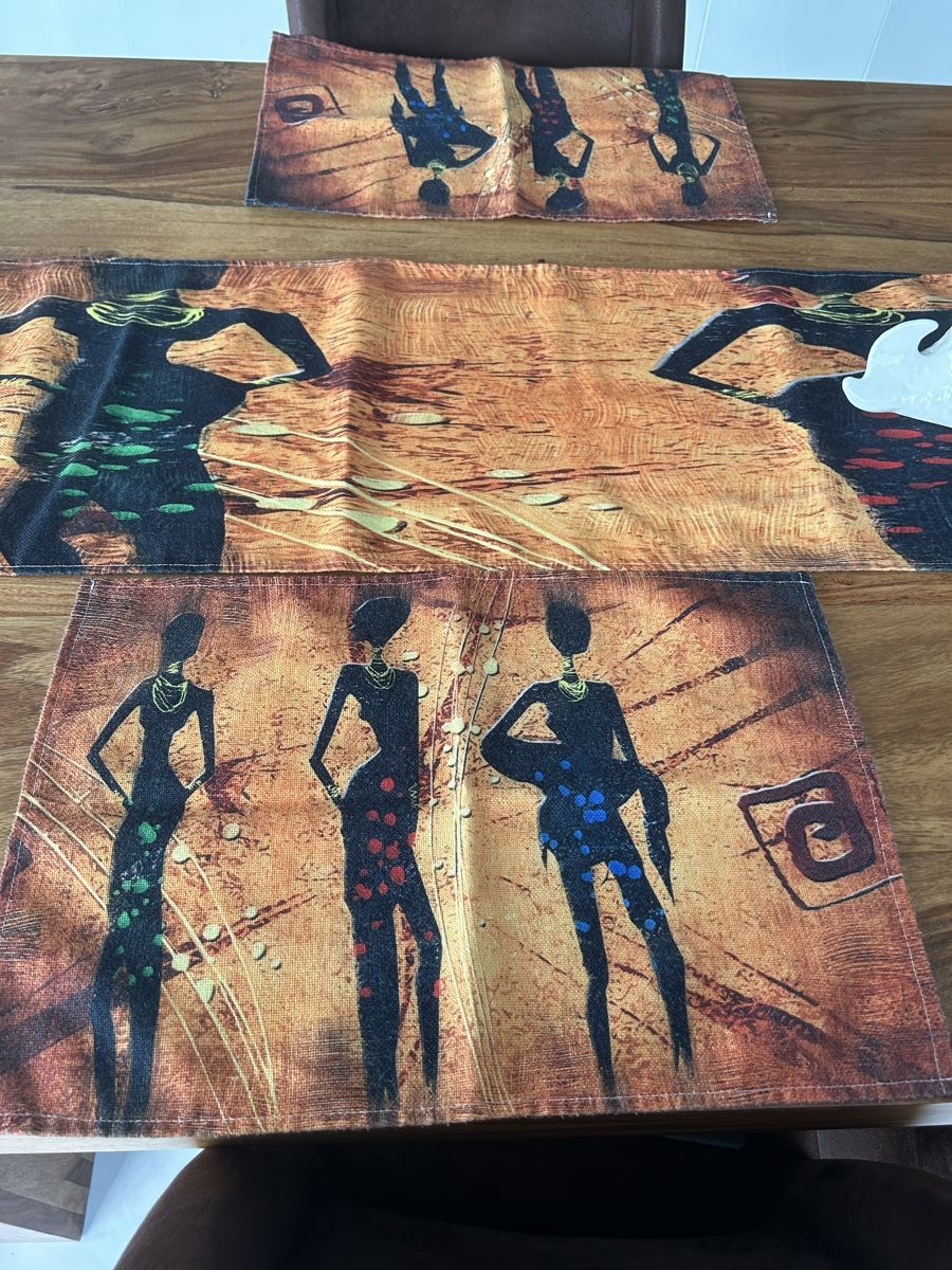Tovaglioli: Table Runner with 4 Place Mats, African Pattern Decor – Usato da Saland venduto da ele_vc96 1