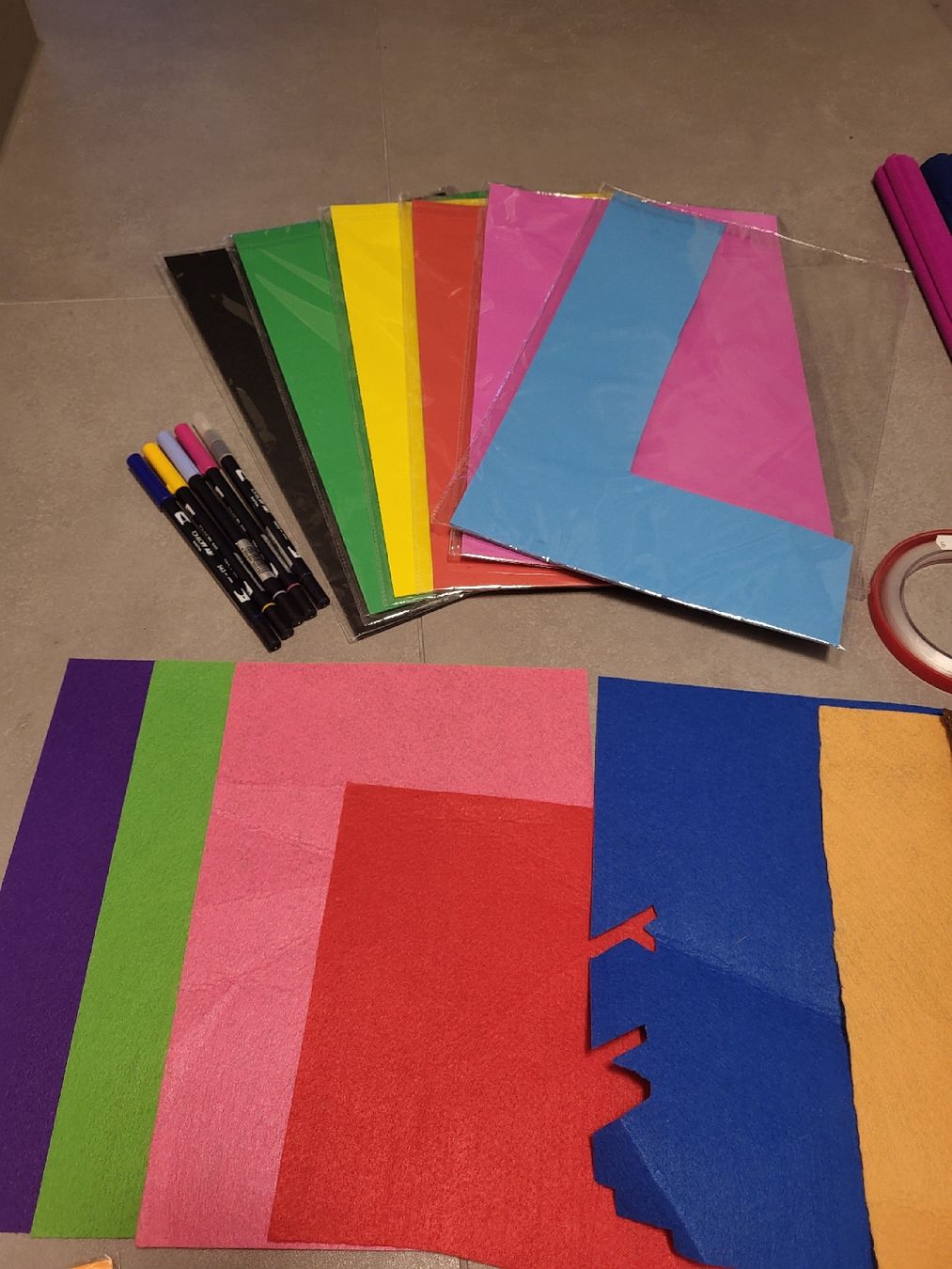 Bastelsets: ​🎨 RIESIGES Bastelset✂️ – Gebraucht aus Biel/Bienne von Aare5 9