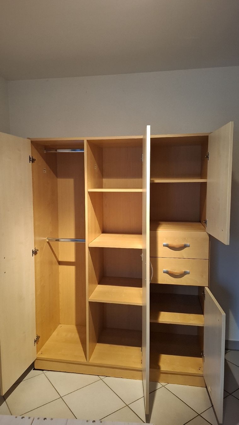 Armadi: Sehr schöner Schrank – Usato da Wäldi venduto da Fergiu 1